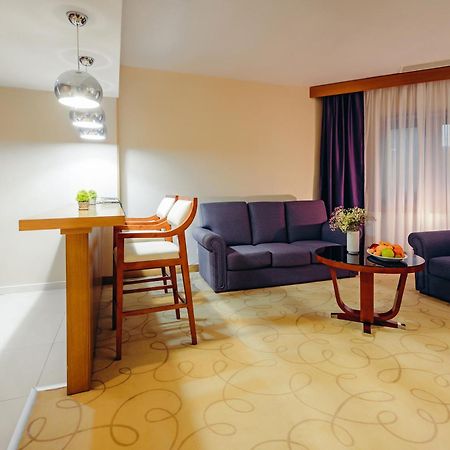 Dedeman Oskemen Tavros Hotel Ustʼ-Kamenogorsk Εξωτερικό φωτογραφία A typical apartment