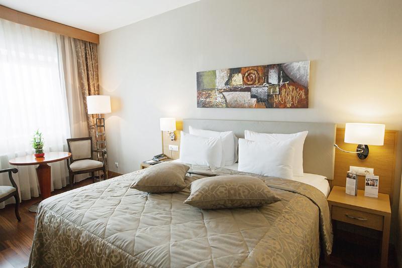 Dedeman Oskemen Tavros Hotel Ustʼ-Kamenogorsk Εξωτερικό φωτογραφία A room at the hotel