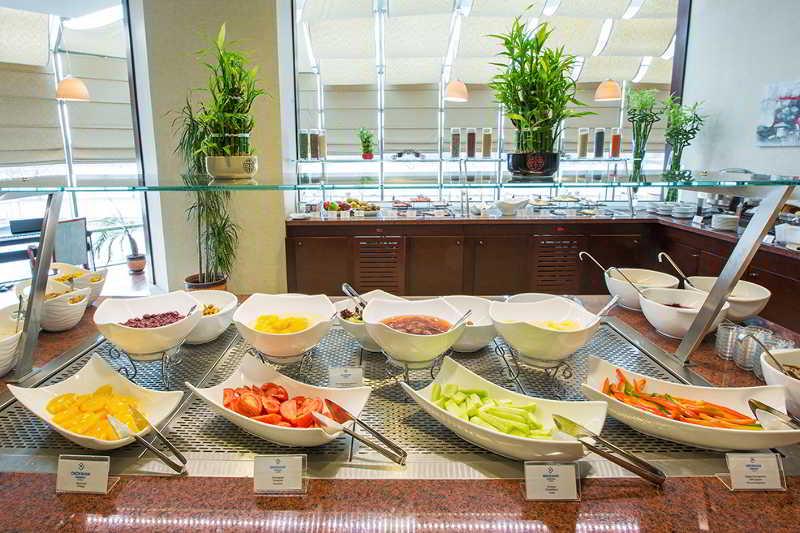 Dedeman Oskemen Tavros Hotel Ustʼ-Kamenogorsk Εξωτερικό φωτογραφία A salad bar