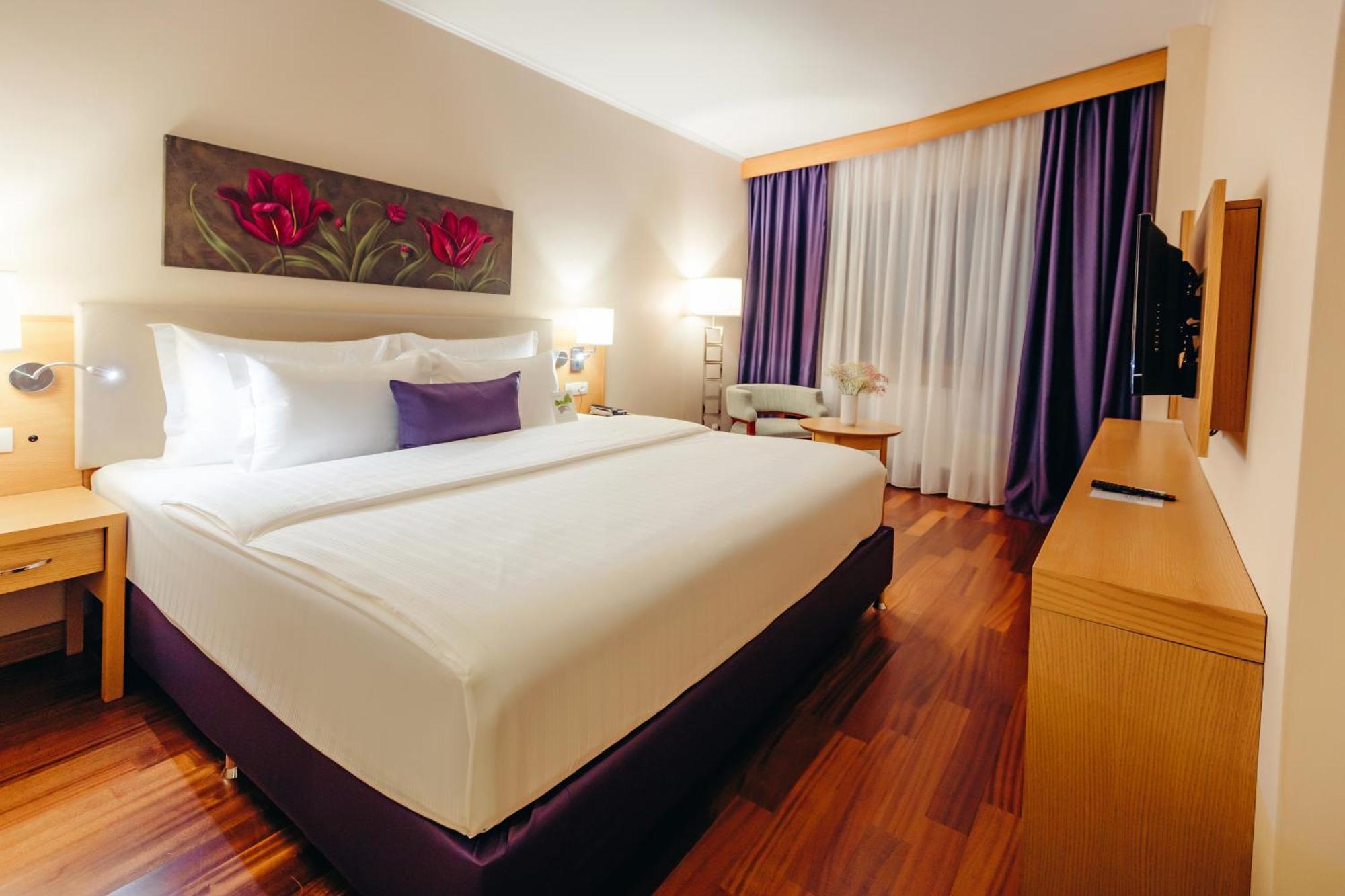 Dedeman Oskemen Tavros Hotel Ustʼ-Kamenogorsk Εξωτερικό φωτογραφία A room at the hotel