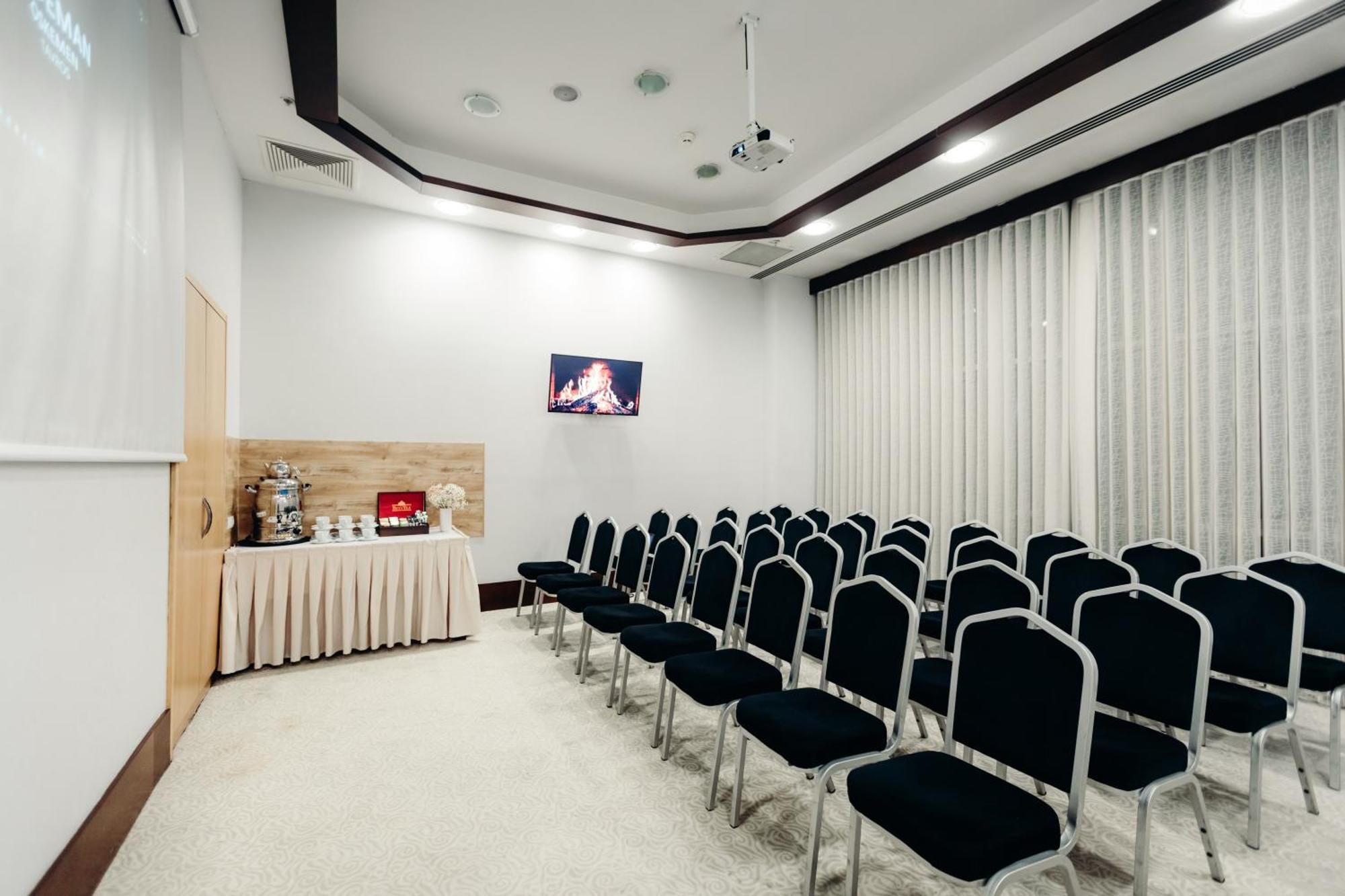 Dedeman Oskemen Tavros Hotel Ustʼ-Kamenogorsk Εξωτερικό φωτογραφία A meeting room at the hotel
