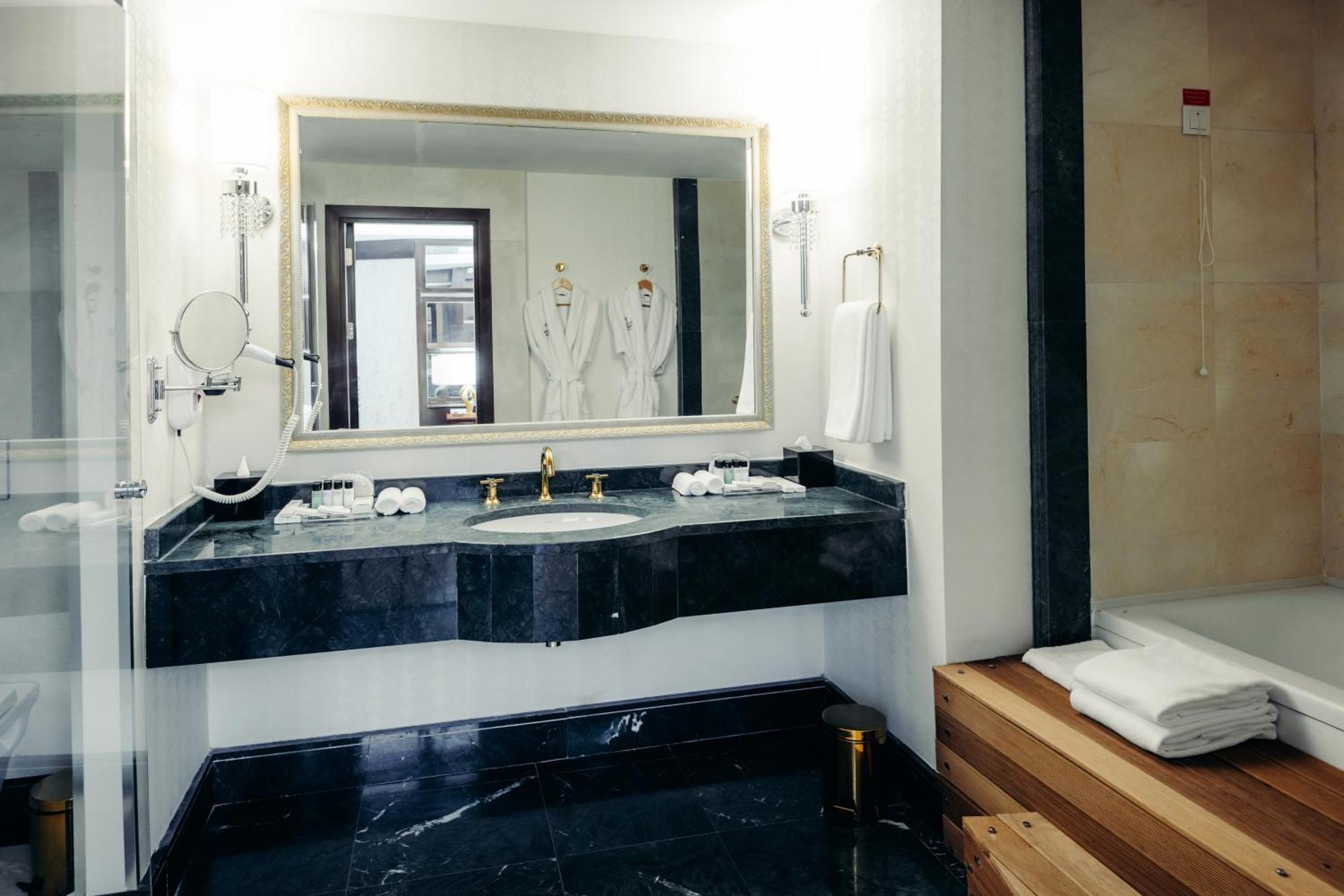Dedeman Oskemen Tavros Hotel Ustʼ-Kamenogorsk Εξωτερικό φωτογραφία Bathroom