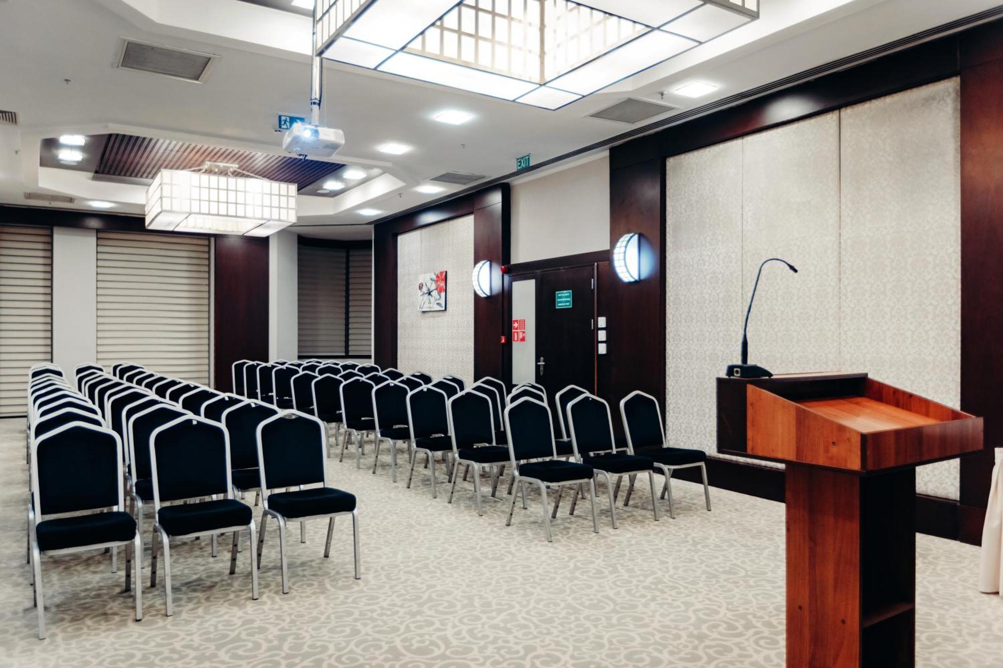 Dedeman Oskemen Tavros Hotel Ustʼ-Kamenogorsk Εξωτερικό φωτογραφία A meeting room at the hotel