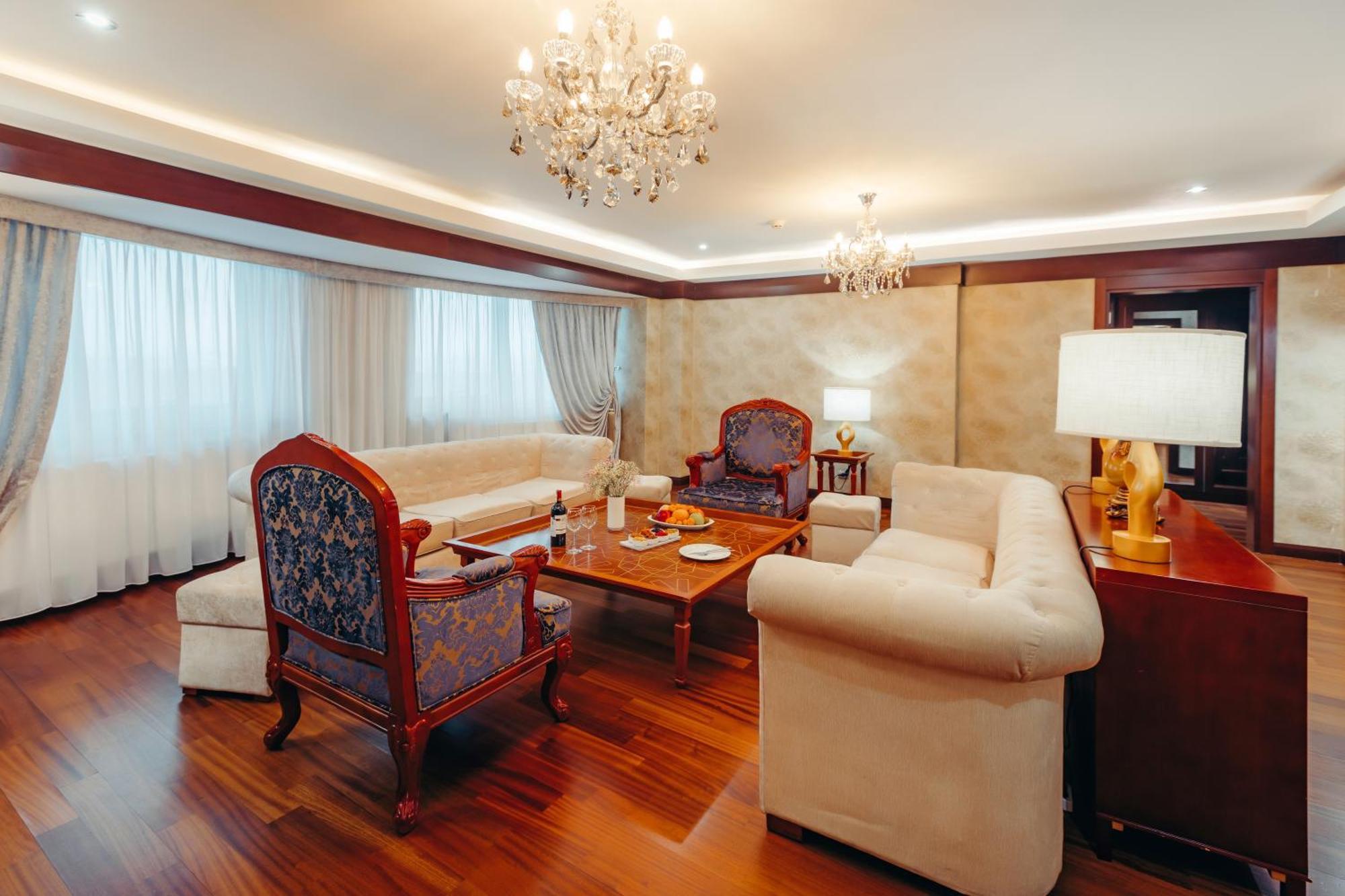 Dedeman Oskemen Tavros Hotel Ustʼ-Kamenogorsk Εξωτερικό φωτογραφία The interior of the presidential suite