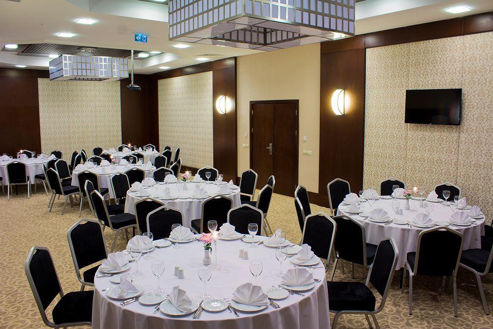 Dedeman Oskemen Tavros Hotel Ustʼ-Kamenogorsk Εξωτερικό φωτογραφία Banquet Hall