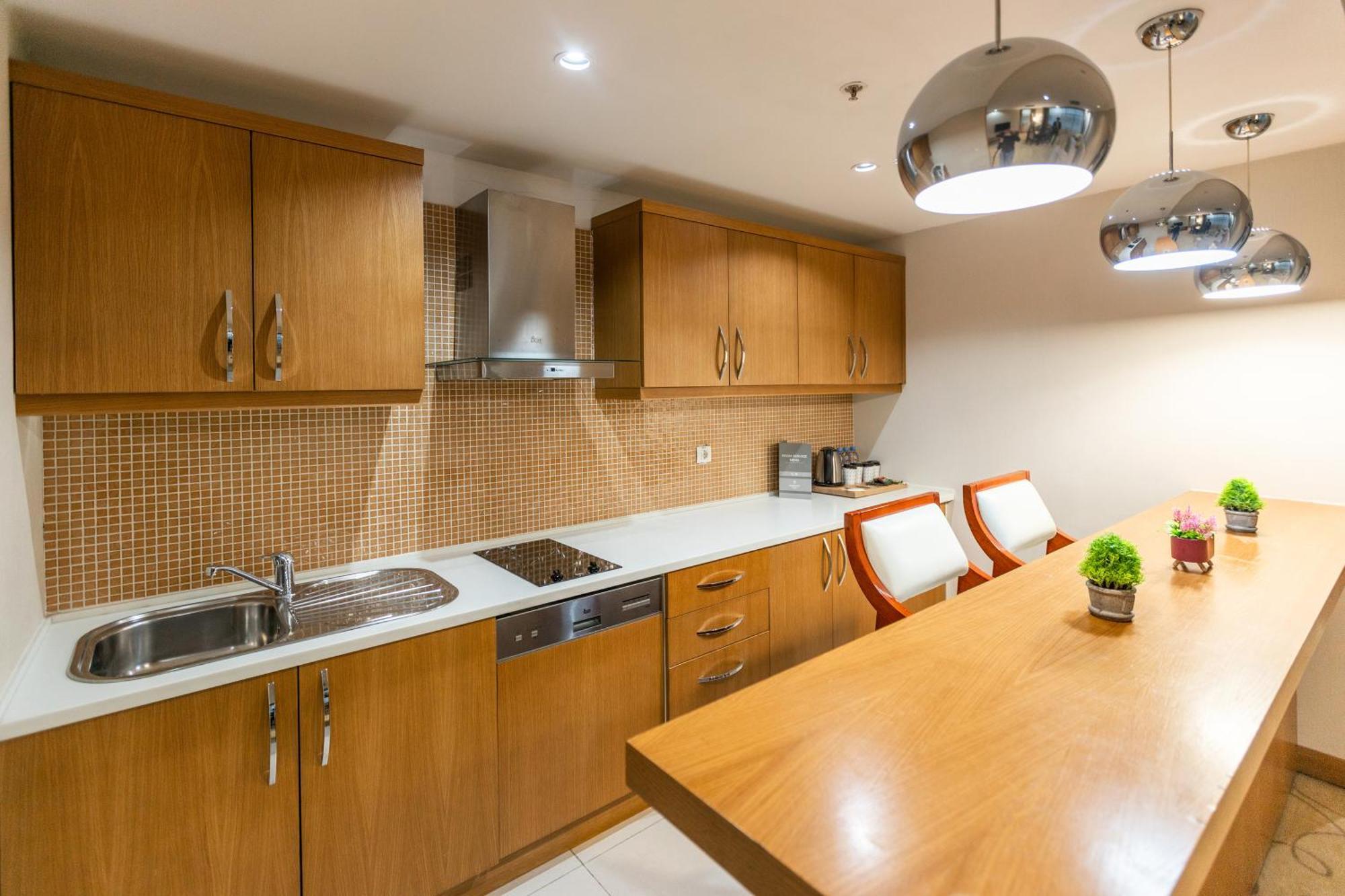 Dedeman Oskemen Tavros Hotel Ustʼ-Kamenogorsk Εξωτερικό φωτογραφία A modern kitchen