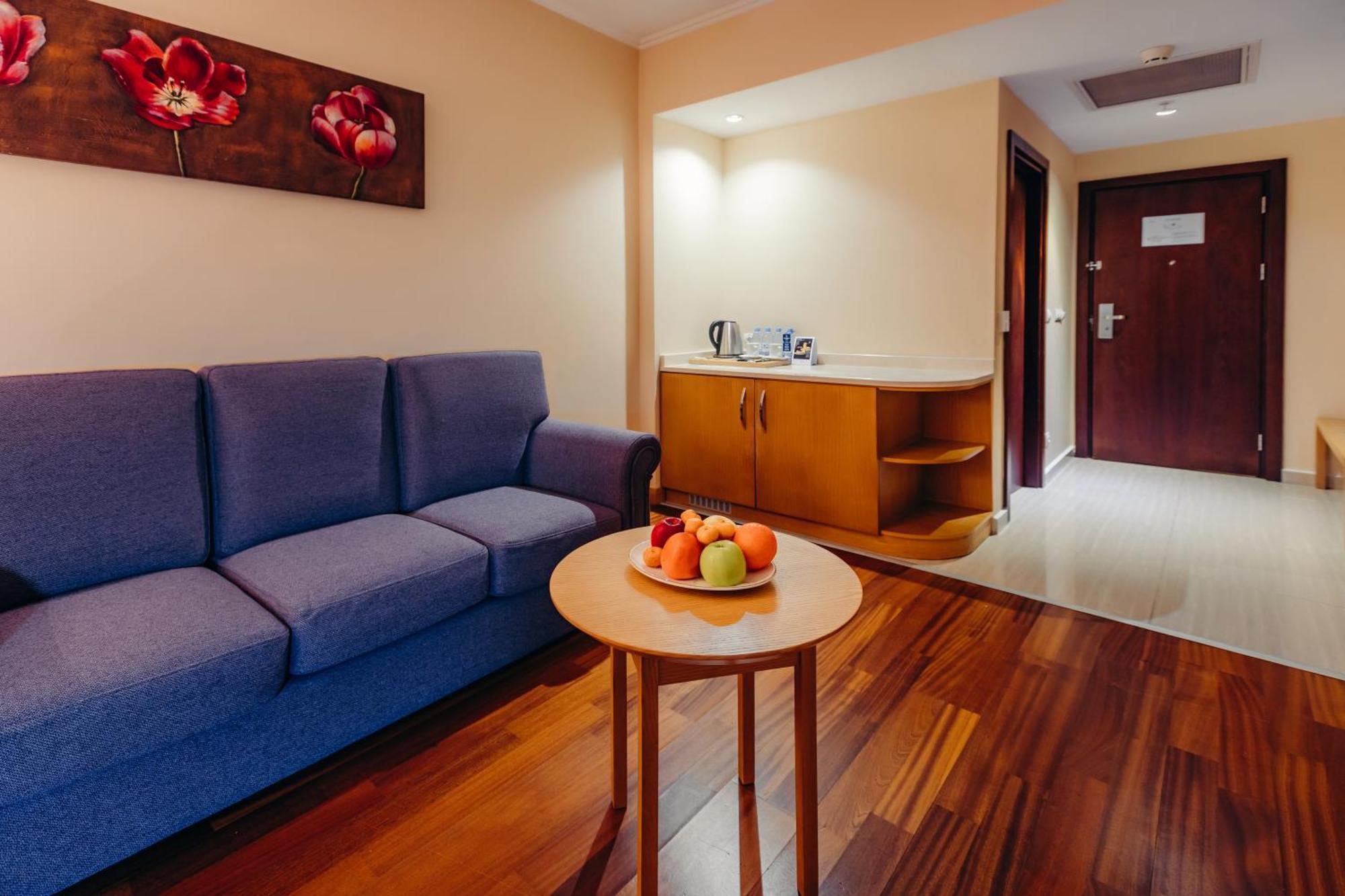 Dedeman Oskemen Tavros Hotel Ustʼ-Kamenogorsk Δωμάτιο φωτογραφία Suite