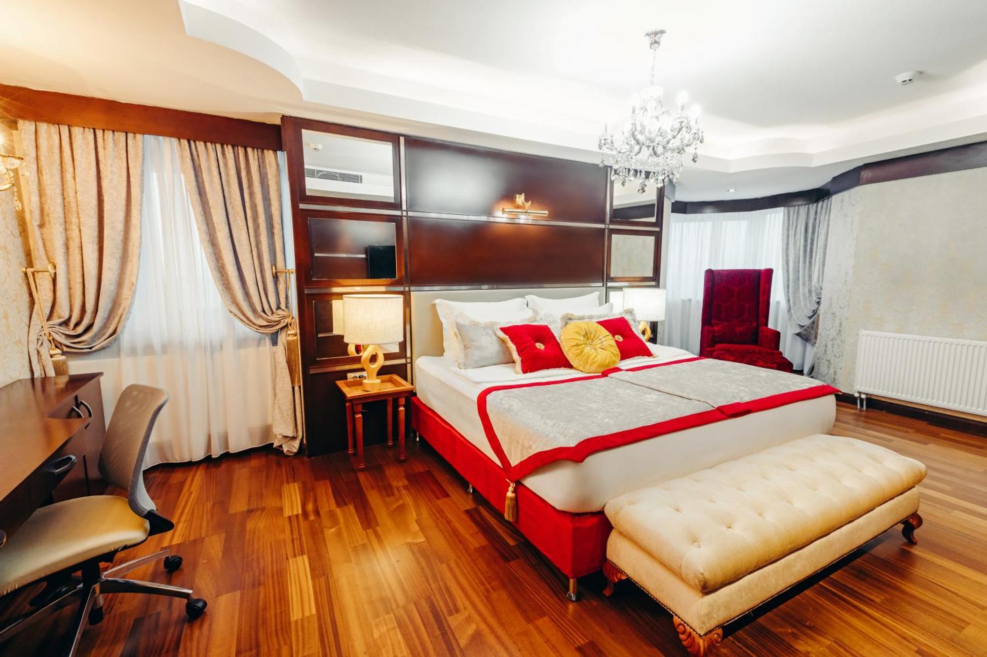 Dedeman Oskemen Tavros Hotel Ustʼ-Kamenogorsk Δωμάτιο φωτογραφία Suite room at the hotel