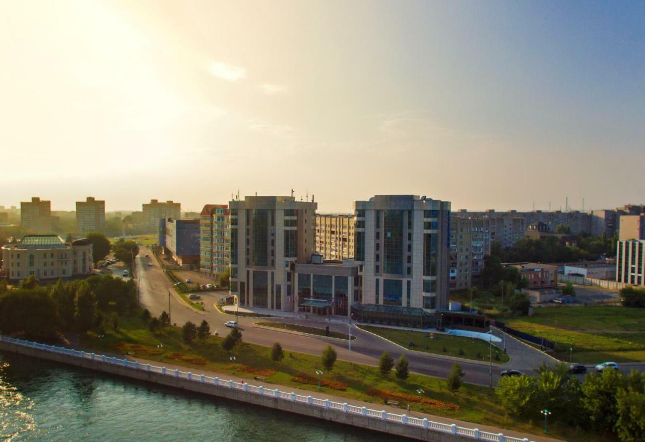 Dedeman Oskemen Tavros Hotel Ustʼ-Kamenogorsk Εξωτερικό φωτογραφία Residential complex in the city