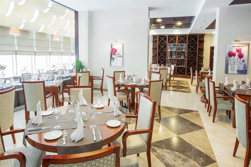 Dedeman Oskemen Tavros Hotel Ustʼ-Kamenogorsk Εξωτερικό φωτογραφία The restaurant